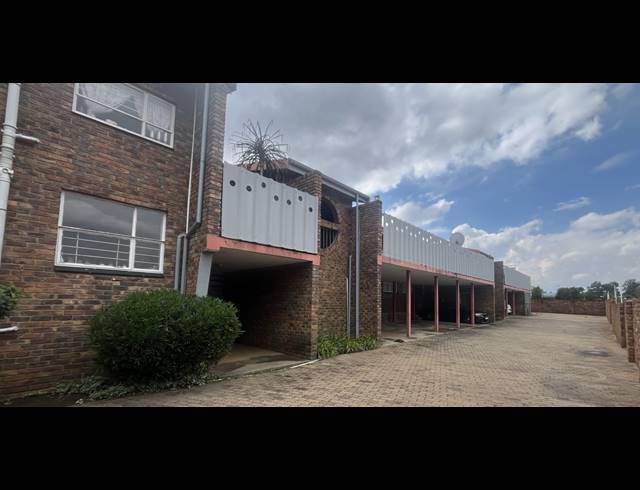 2 BEDROOM TOWNHOUSE FOR SALE IN BRACKENDOWNS